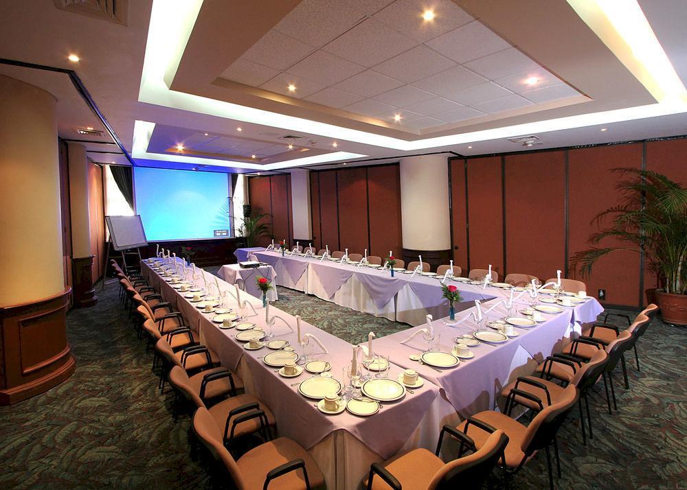 Hotel Dann Carlton Cali Restaurang bild